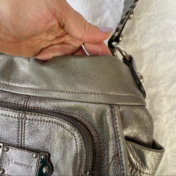 B. Makowsky 100% Leather Silver Small Shoulder Bag - Picture 3 of 14